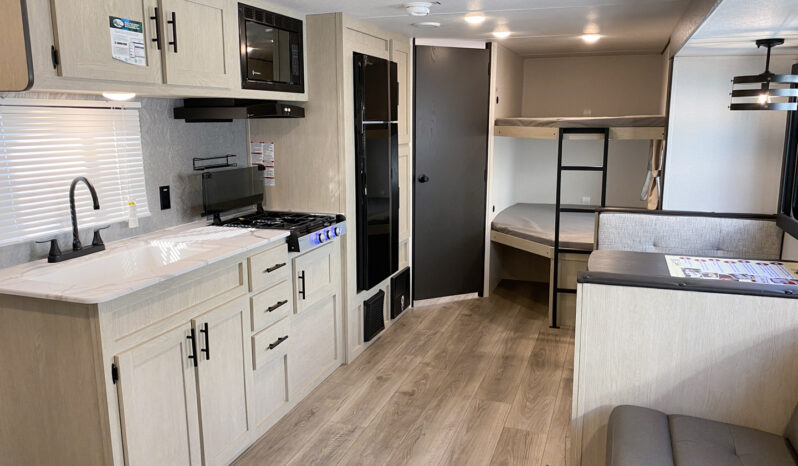 2025 Shasta Oasis I-5 526DB full