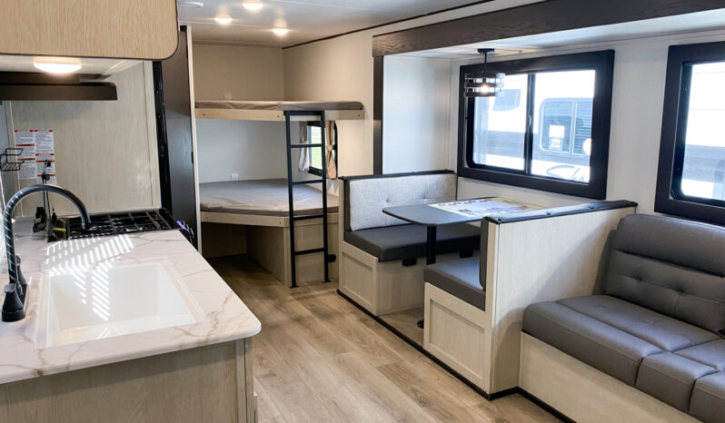 2025 Shasta Oasis I-5 526DB full