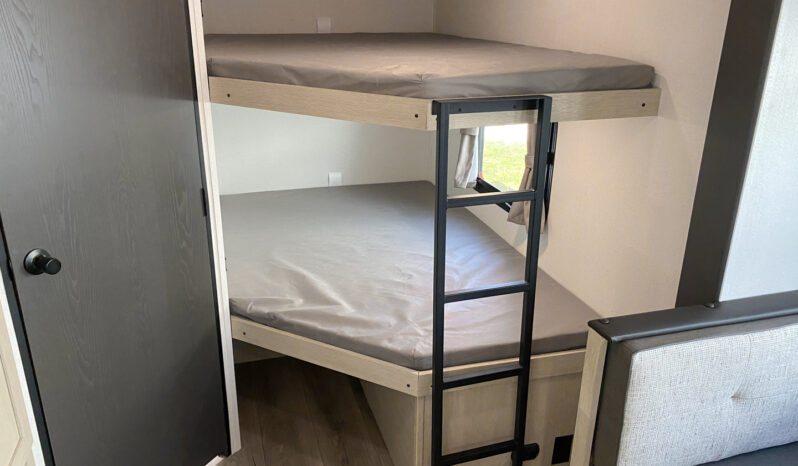 2025 Shasta Oasis I-5 526DB full