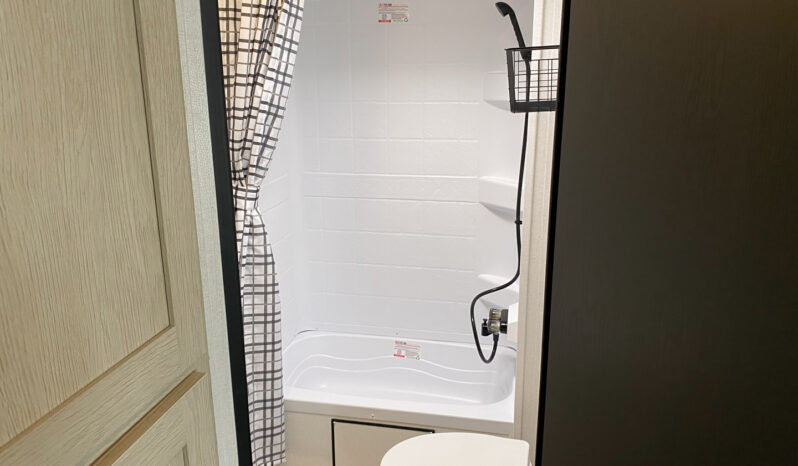 2025 Shasta Oasis I-5 526DB full