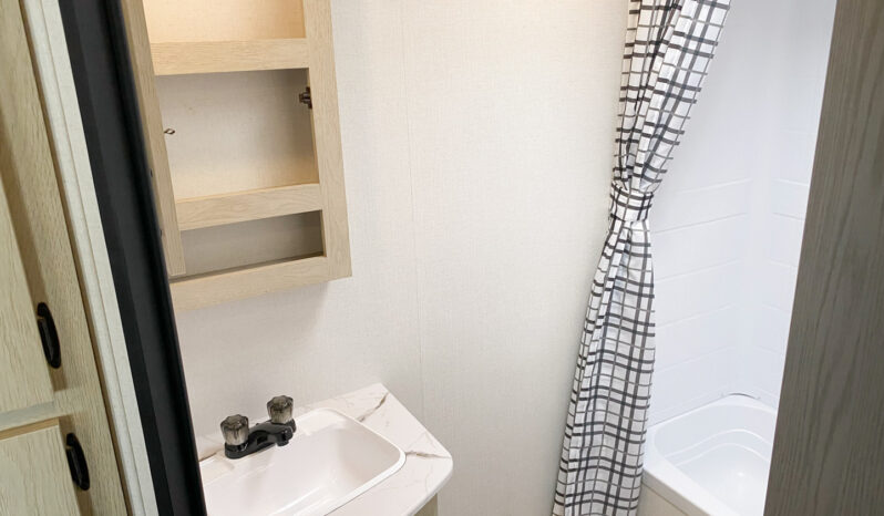 2025 Shasta Oasis I-5 526DB full