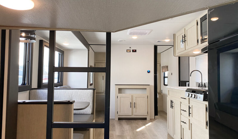 2025 Shasta Oasis I-5 526DB full