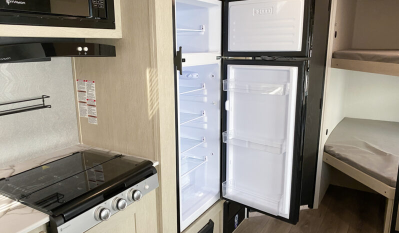 2025 Shasta Oasis I-5 526DB full