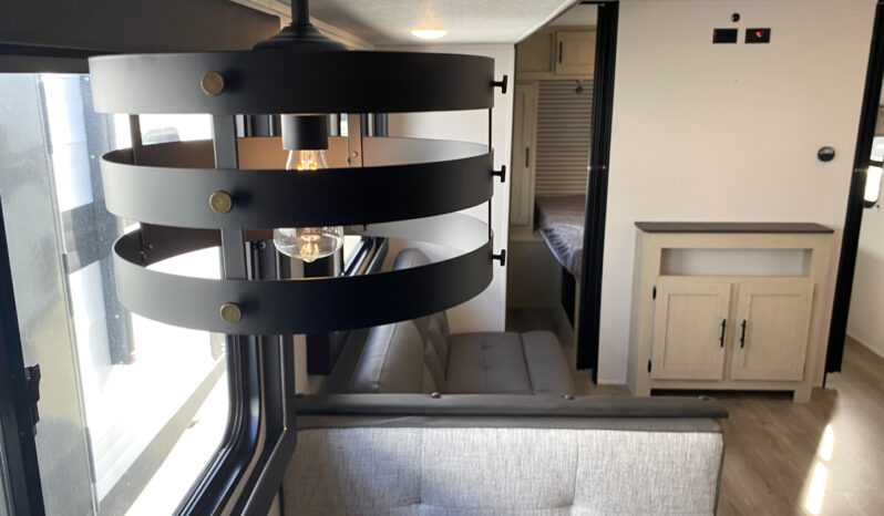 2025 Shasta Oasis I-5 526DB full