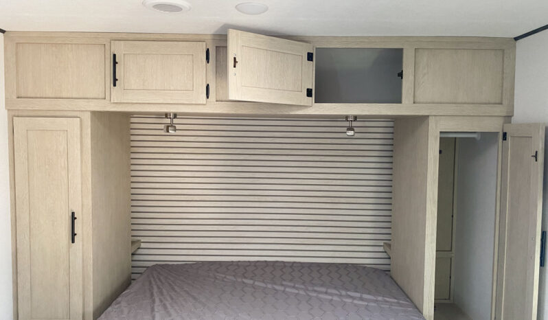 2025 Shasta Oasis I-5 526RBS full