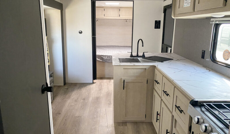 2025 Shasta Oasis I-5 526RBS full