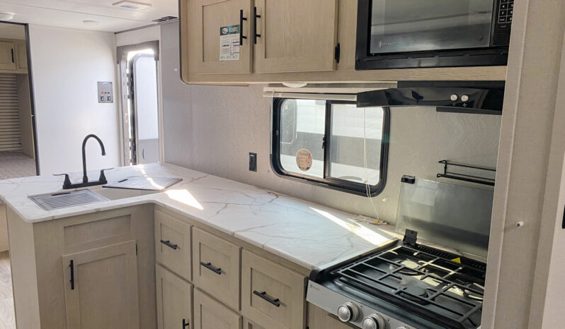2025 Shasta Oasis I-5 526RBS full