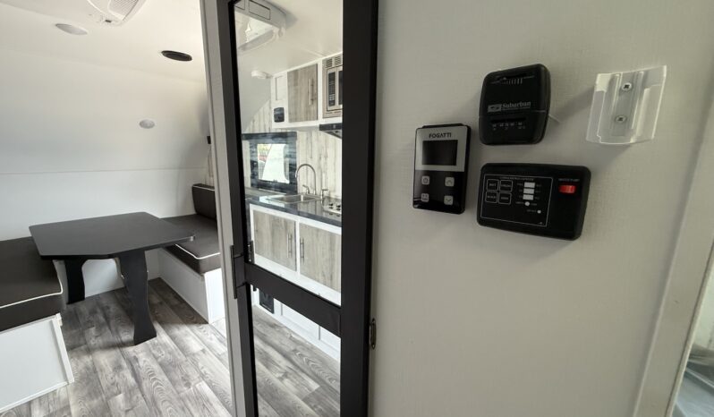 2025 Travel Lite Rove XL 17CC full