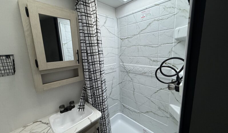 2026 Shasta I-5 532BEDS full