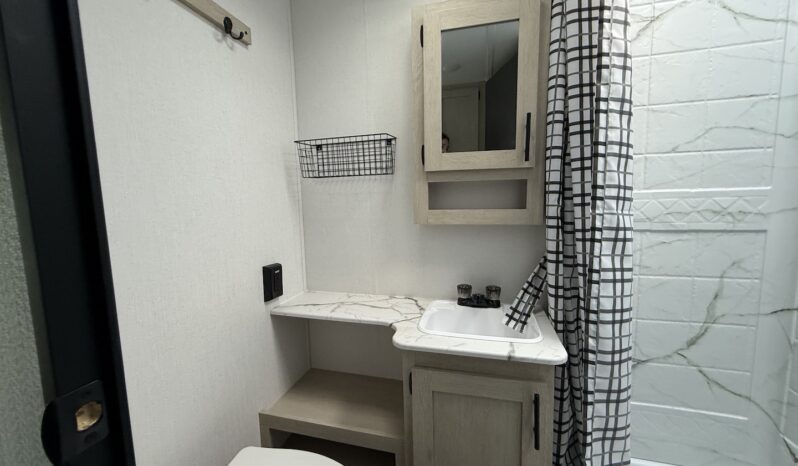 2026 Shasta I-5 532BEDS full