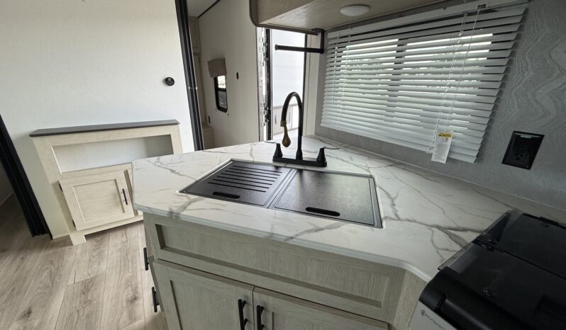 2026 Shasta I-5 532BEDS full