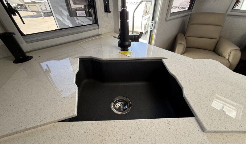 2026 Lance 2565 full