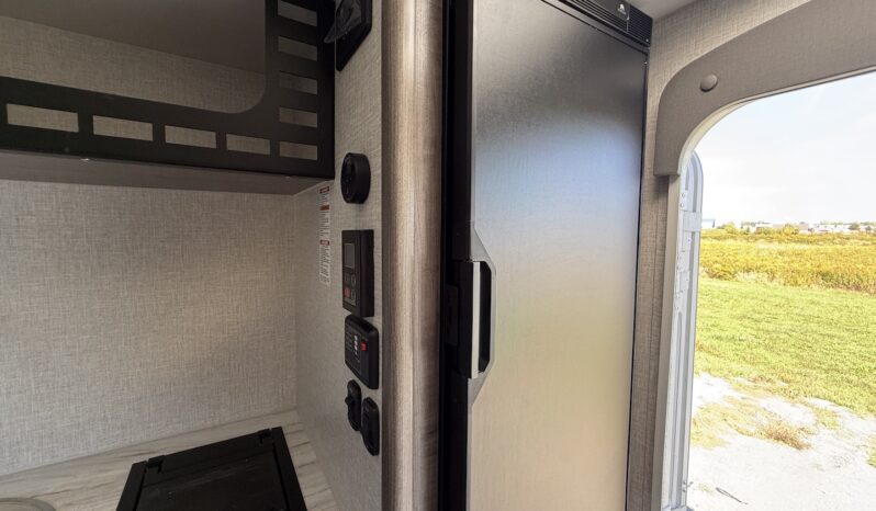 2026 Lance 610R full