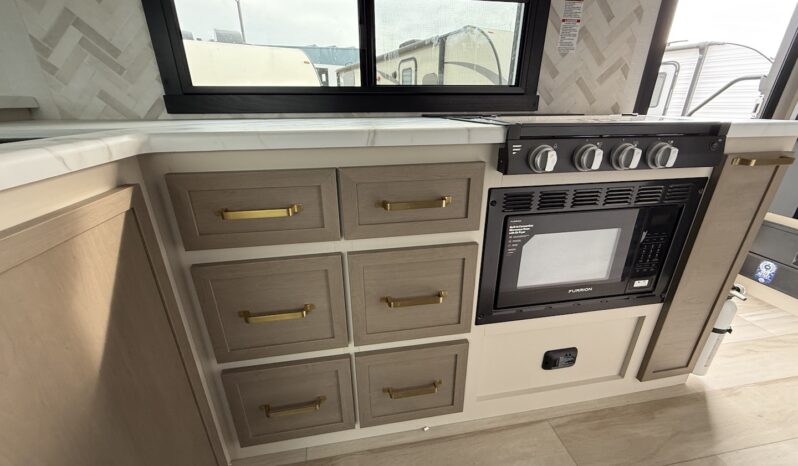 2026 Salem Hemisphere 21RBHL full