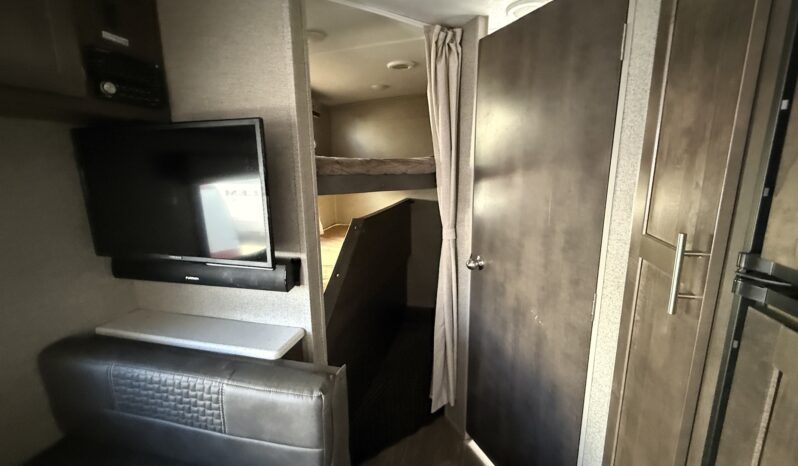 2019 Flagstaff 25LB full