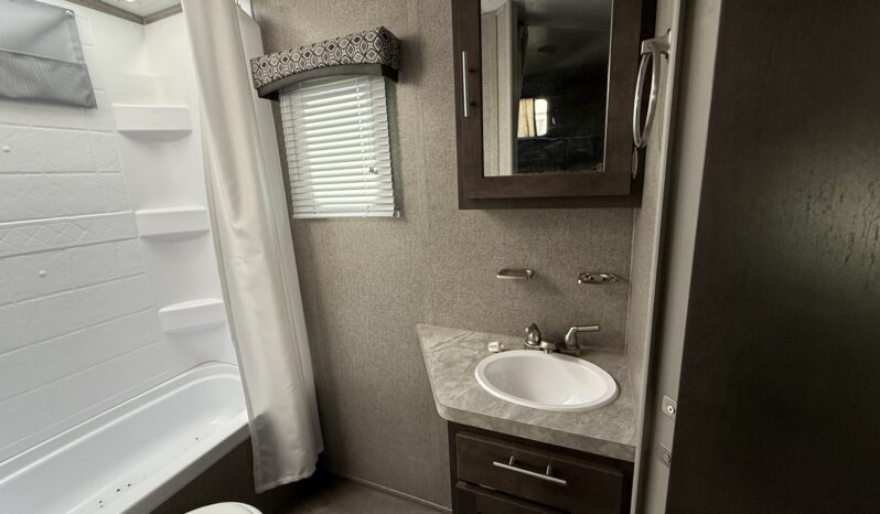 2019 Flagstaff 25LB full