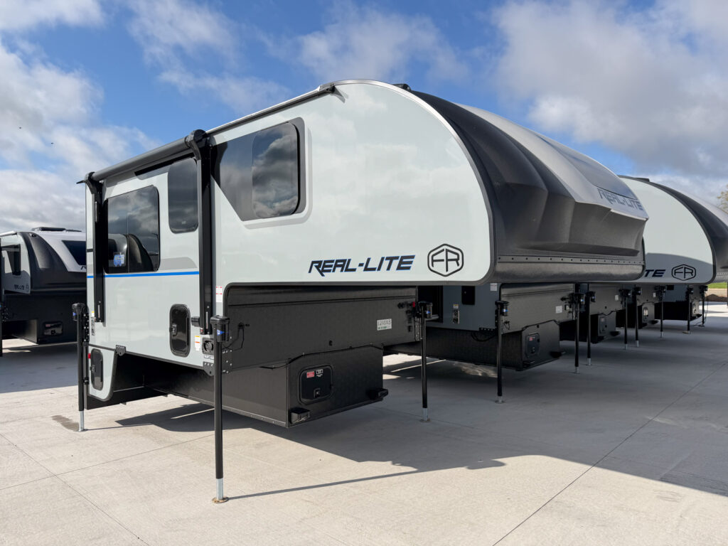 2026 Palomino Real Lite HS-2110