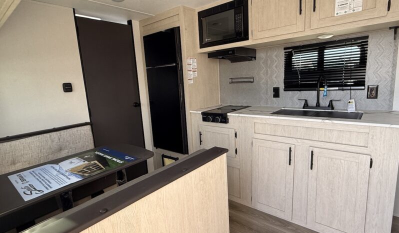 2026 Shasta Oasis 18FQ full