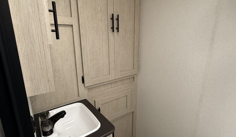 2026 Shasta Oasis 18FQ full