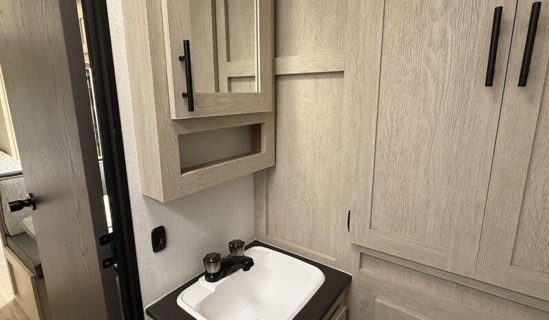 2026 Shasta Oasis 18FQ full