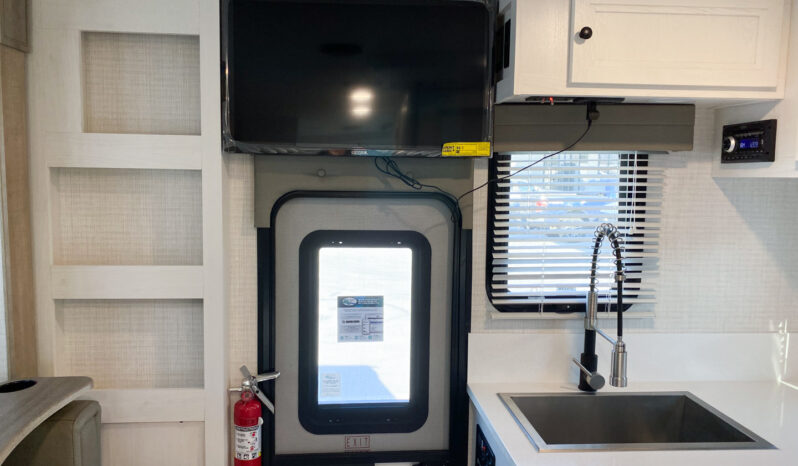 2024 Palomino Real Lite HS-2114 full