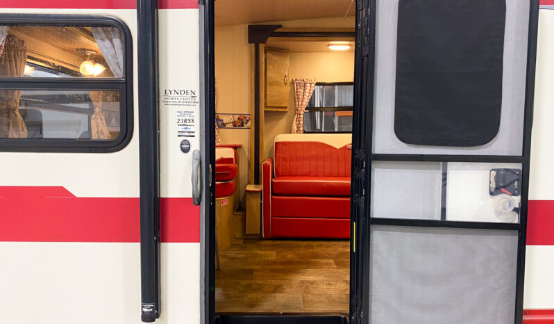 2017 Vintage Cruiser 23RSS full