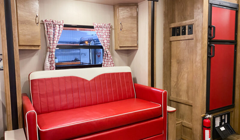 2017 Vintage Cruiser 23RSS full