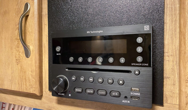 2017 Vintage Cruiser 23RSS full