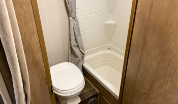 2017 Vintage Cruiser 23RSS full