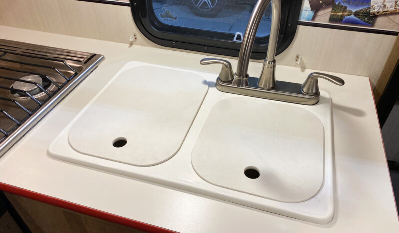 2017 Vintage Cruiser 23RSS full