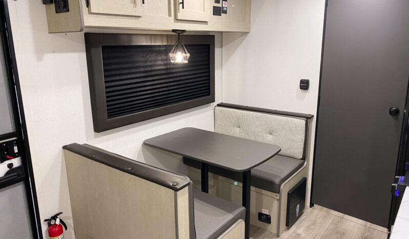 2025 Shasta Oasis 18FQ full