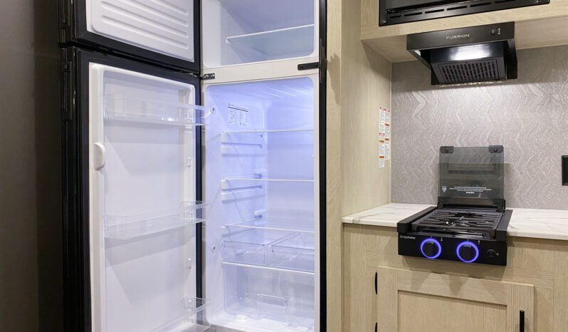 2025 Shasta Oasis 18FQ full