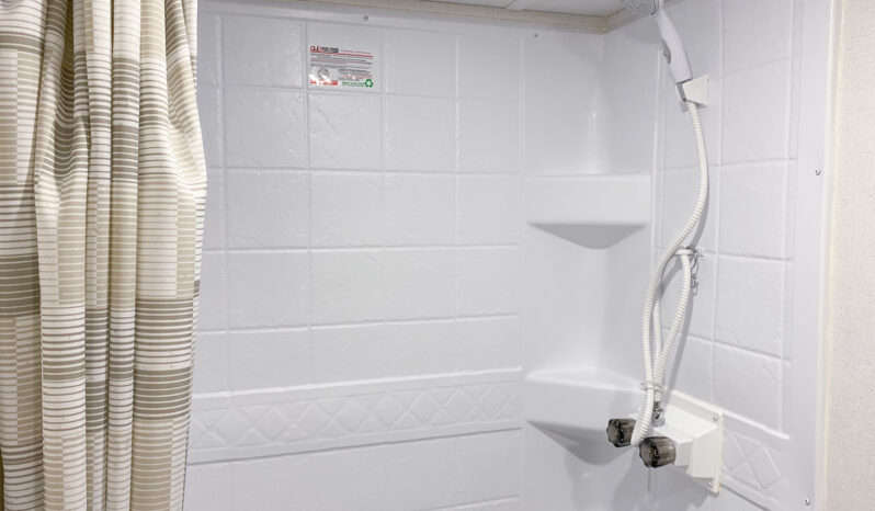 2025 Shasta Oasis 18FQ full