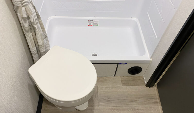 2025 Shasta Oasis 18FQ full