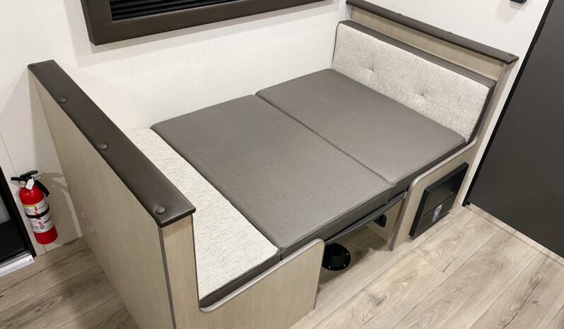 2025 Shasta Oasis 18FQ full