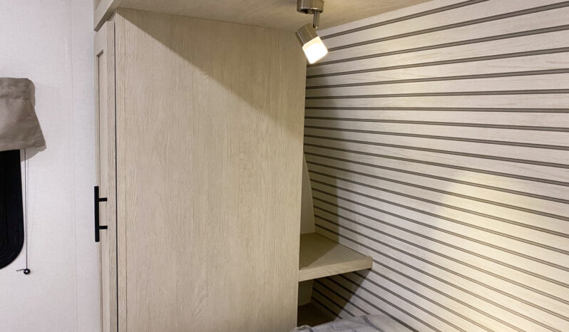 2025 Shasta Oasis 18FQ full