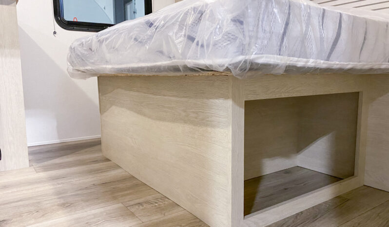 2025 Shasta Oasis 18FQ full