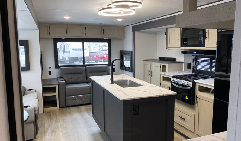 2026 Shasta Oasis 33RLTS full