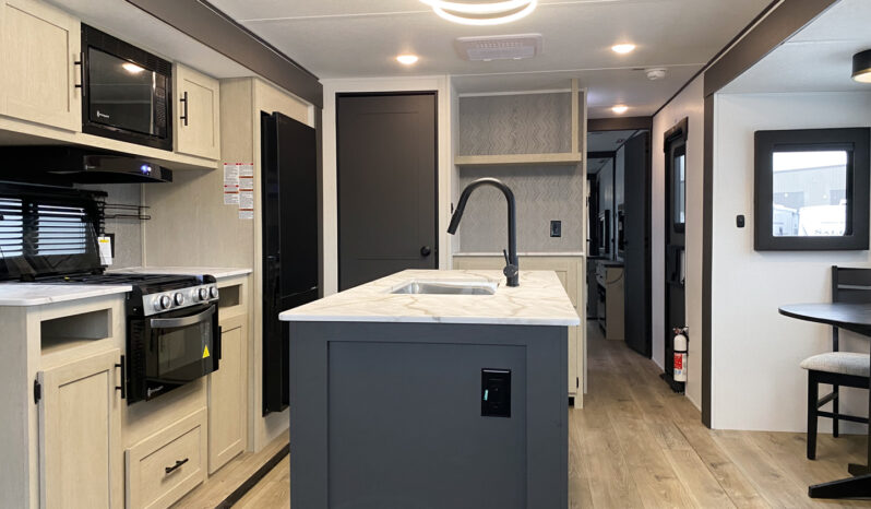 2026 Shasta Oasis 33RLTS full