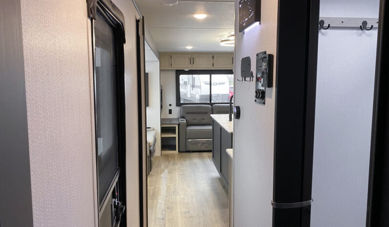 2026 Shasta Oasis 33RLTS full