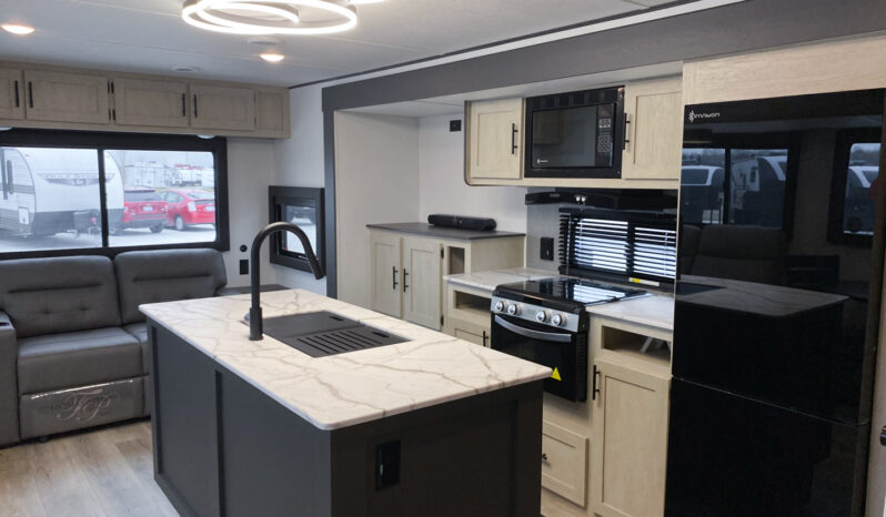 2026 Shasta Oasis 33RLTS full