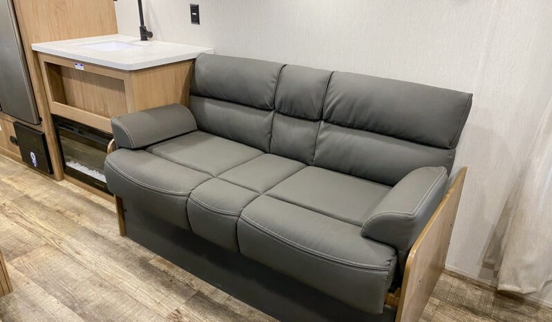 2024 Cherokee Wolf Den 26EV full