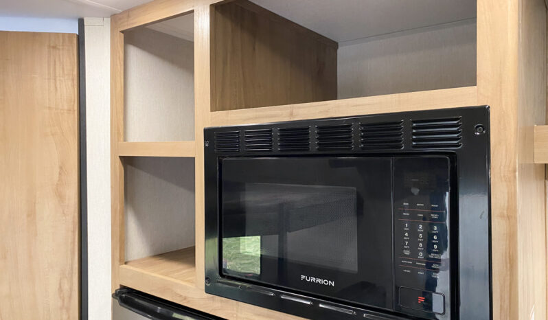 2024 Cherokee Wolf Den 26EV full