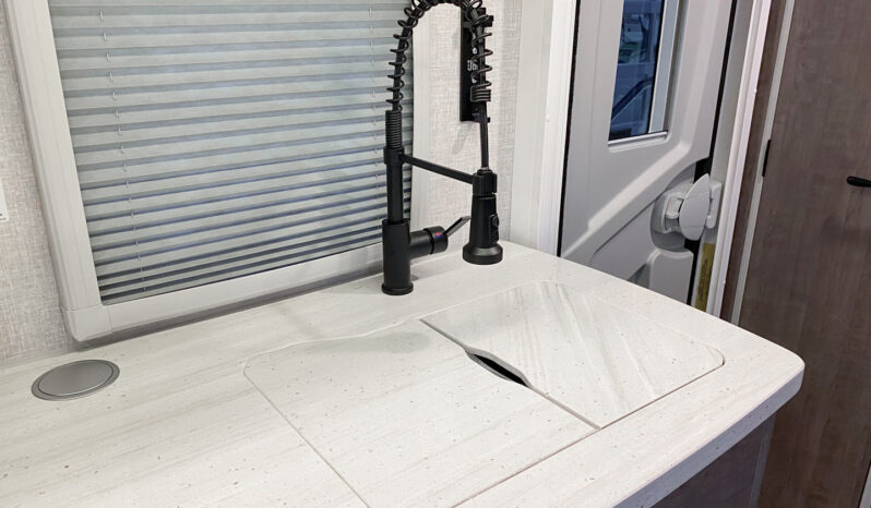 2025 Lance 1995 full