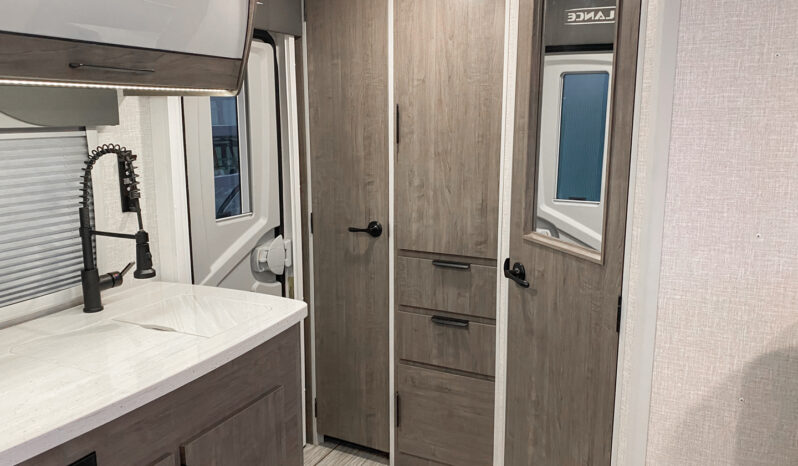 2025 Lance 1995 full