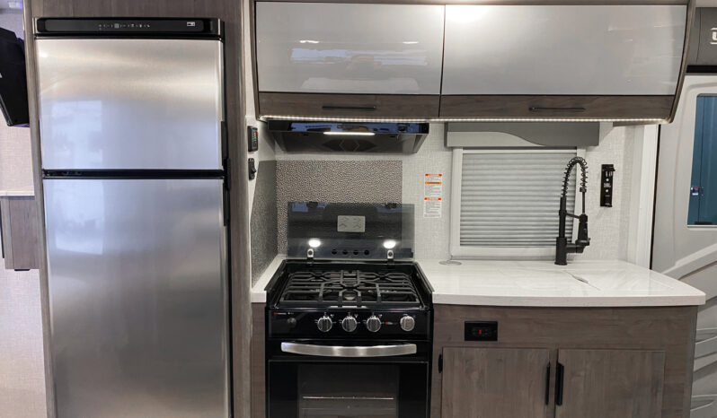 2025 Lance 1995 full