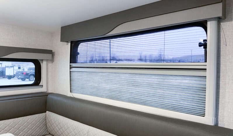 2025 Lance 1995 full