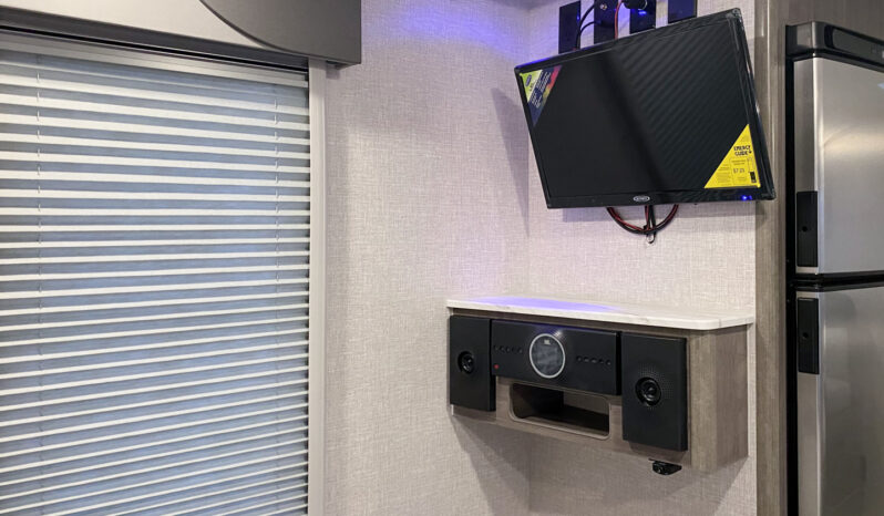 2025 Lance 1995 full