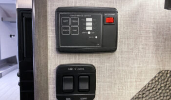 2025 Lance 1995 full