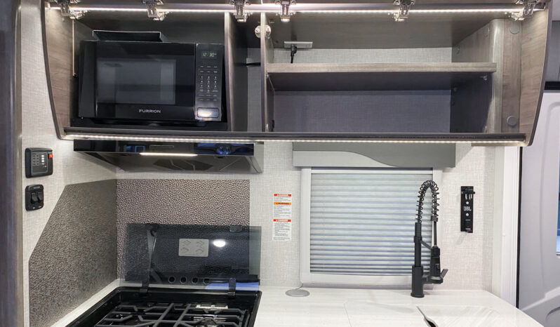 2025 Lance 1995 full